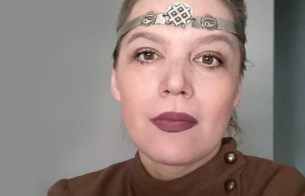 Елена Ковылина предлагает перформанс от вируса