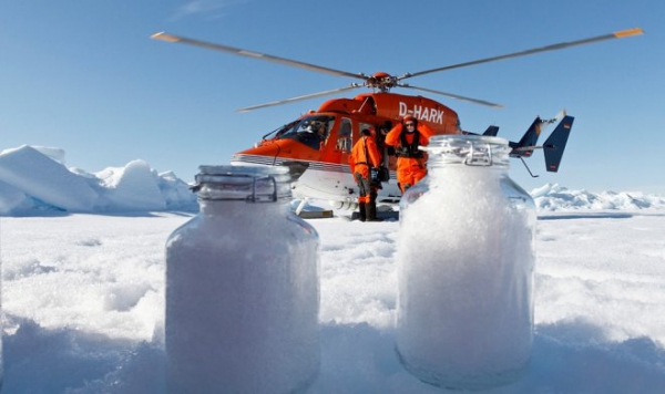 В Арктике, Альпах и Пиренеях теперь идет снег из пластика