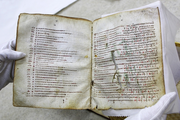 Отреставрированное Евангелие XI века представили в РГБ