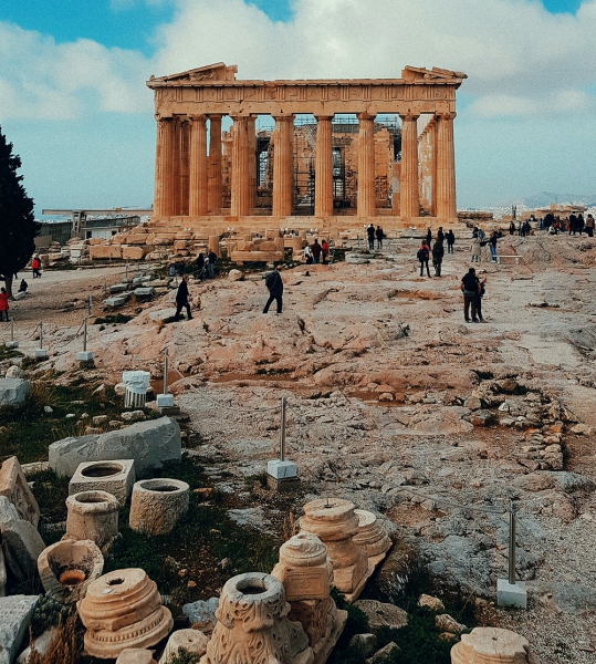 «Лишь бы впихнуть побольше туристов»: проект реконструкции Акрополя вызвал скандал